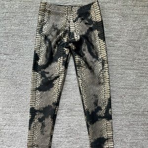 Dori Creations gold and black snakeskin print leggings. Size 4 NWT